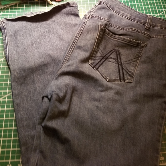 Avenue Boot Cut 18 Average Jeans - Picture 1 of 4